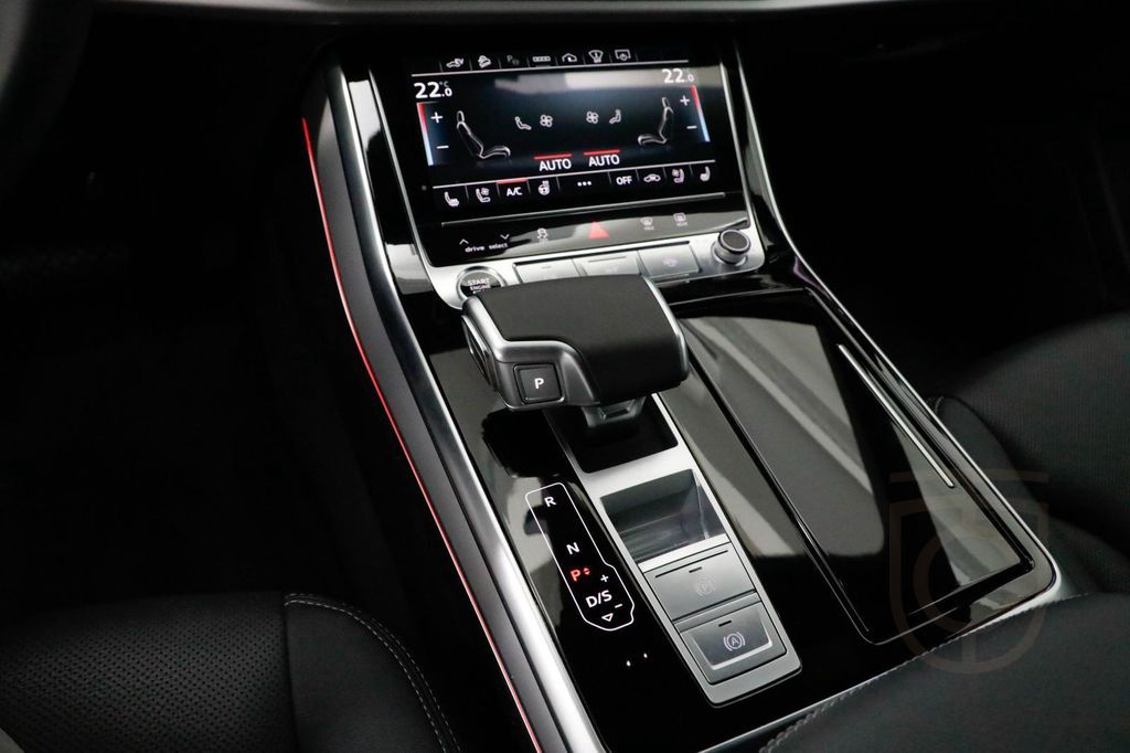Audi Q8 55 TFSIe quattro AHK Matrix HUD 360° Luft ACC