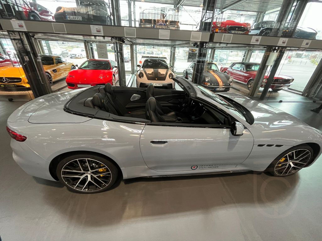 Maserati GranCabrio 3.0 V6 Trofeo Auto *Maserati Köln*