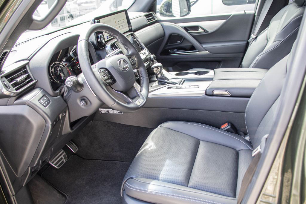 Lexus LX 600 F SPORT