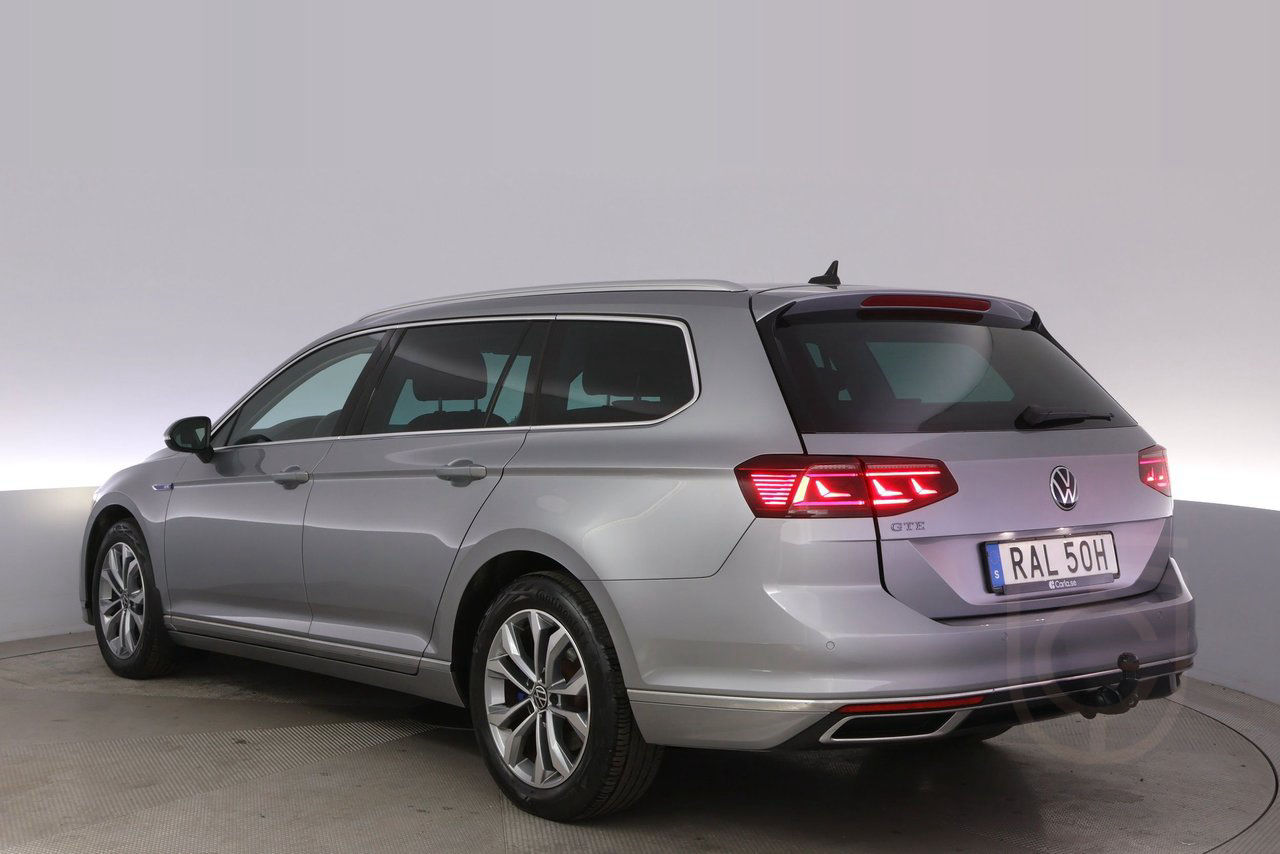 Volkswagen Passat Variant GTE Executive Bus.