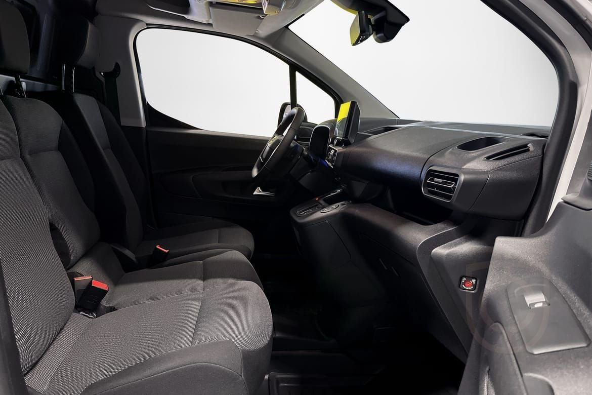 Opel Combo  L1 130 AT8 ELITE