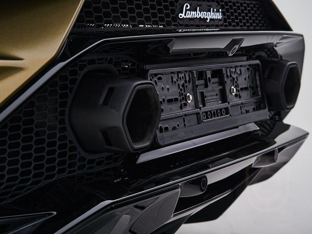 Lamborghini Huracán Tecnica °KAM°CARBON°LCD°SENSONUM°