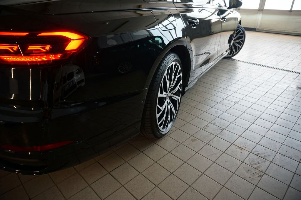 Audi A8 L 60 TFSI e quattro Black Editon Exclusive TV