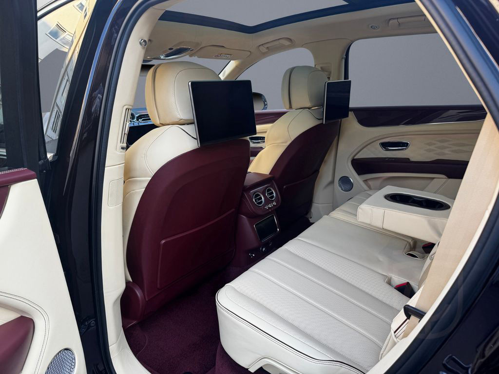 Bentley Bentayga AZURE V8 - MY25 - BENTLEY BERLIN -