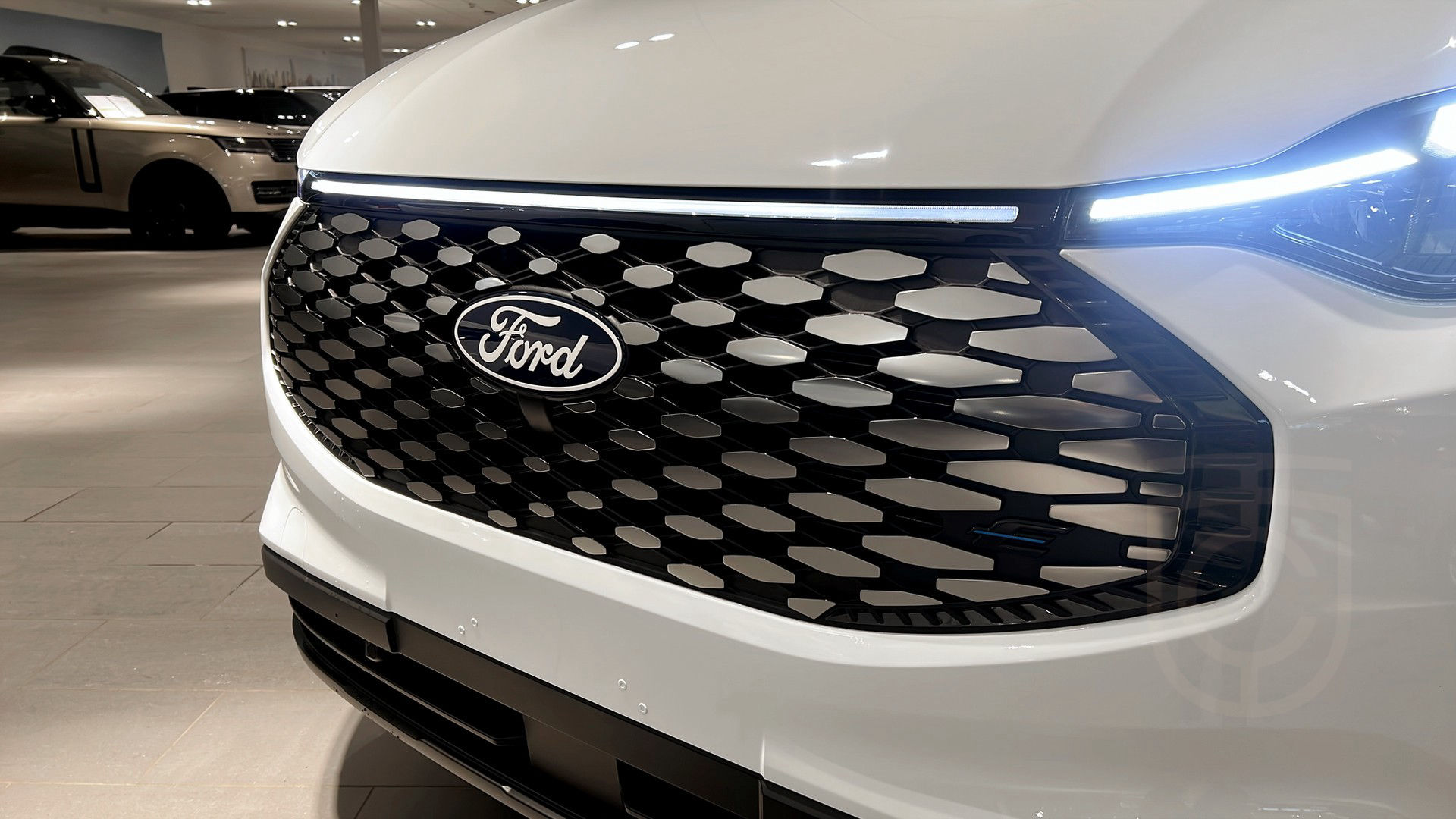 Ford E-Transit Custom 320