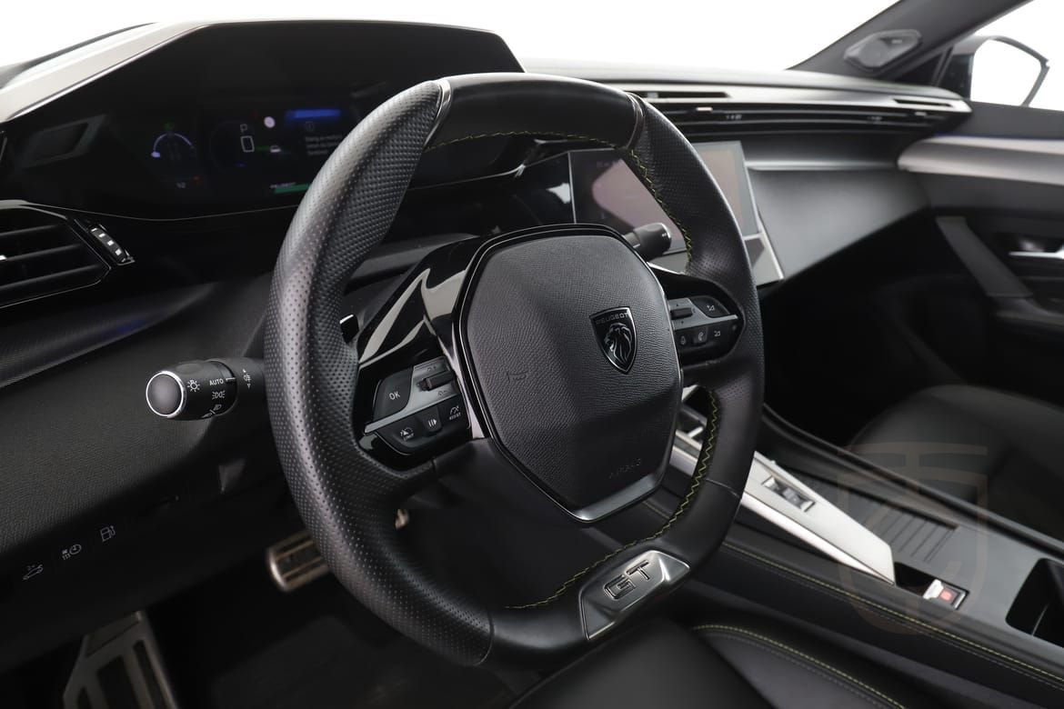 Peugeot 408 Plug-In Hybrid 225 EAT 166kW 2022