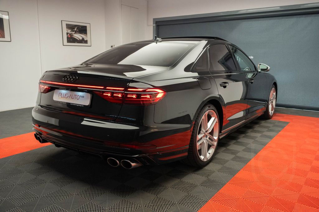 Audi S8 TFSI quattro tiptronic