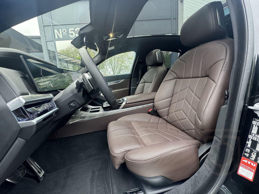 BMW 740d xDrive M Sport StandHzg PANO-SKY Autobahnas