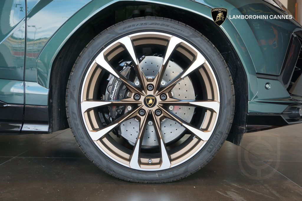 Lamborghini Urus S - 666 hp - Carbon / Akrapovic - VAT