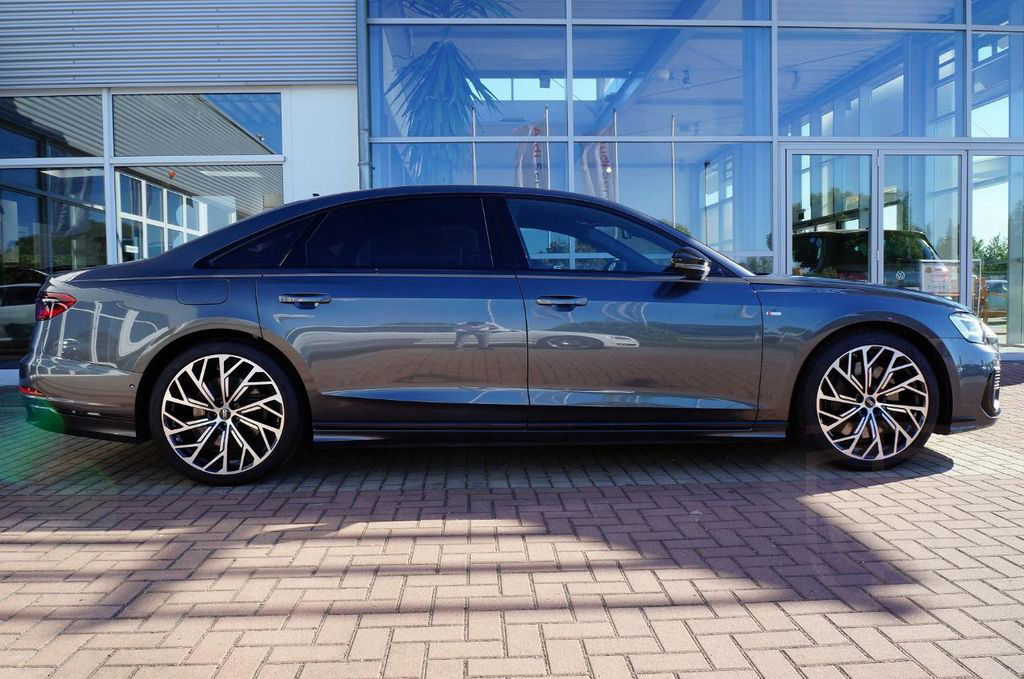 Audi A8L S line V8 60 TFSI UPE201,4-Sitzer,Tische,TV