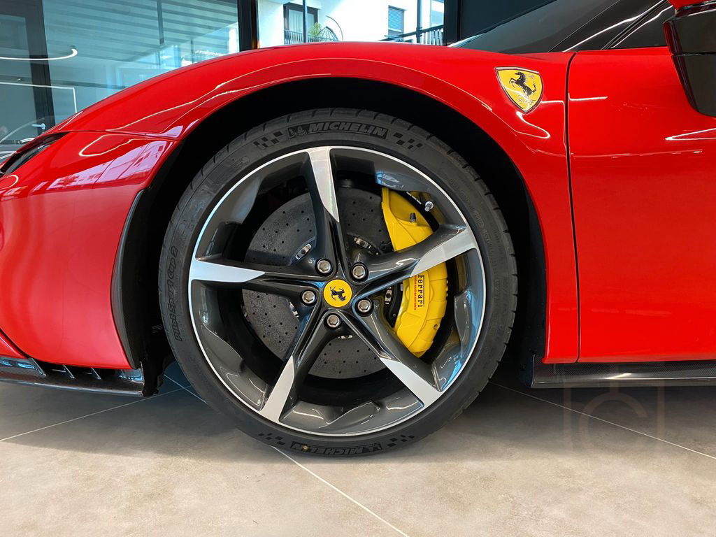 Ferrari SF90 Spider*Lift*Carbon*