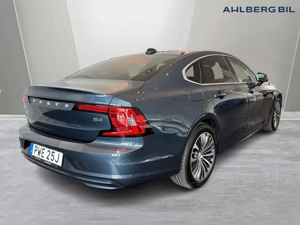 Volvo S90 B4 FWD Bensin Momentum Advanced