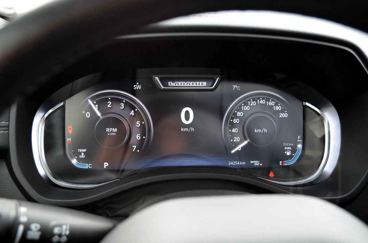Dodge RAM 5.7 V8 HEMI AWD Laramie Black