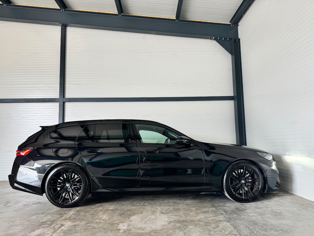 BMW M5 Touring PANO/HUD/AHK/INNO/SITZLÜFTUNG/ICONIC