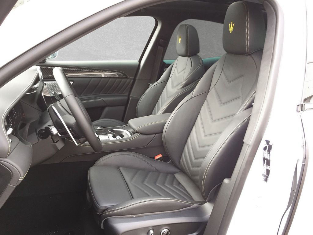 Maserati Grecale Modena Hybrid AWD MJ 23 ACC HUD LED SD