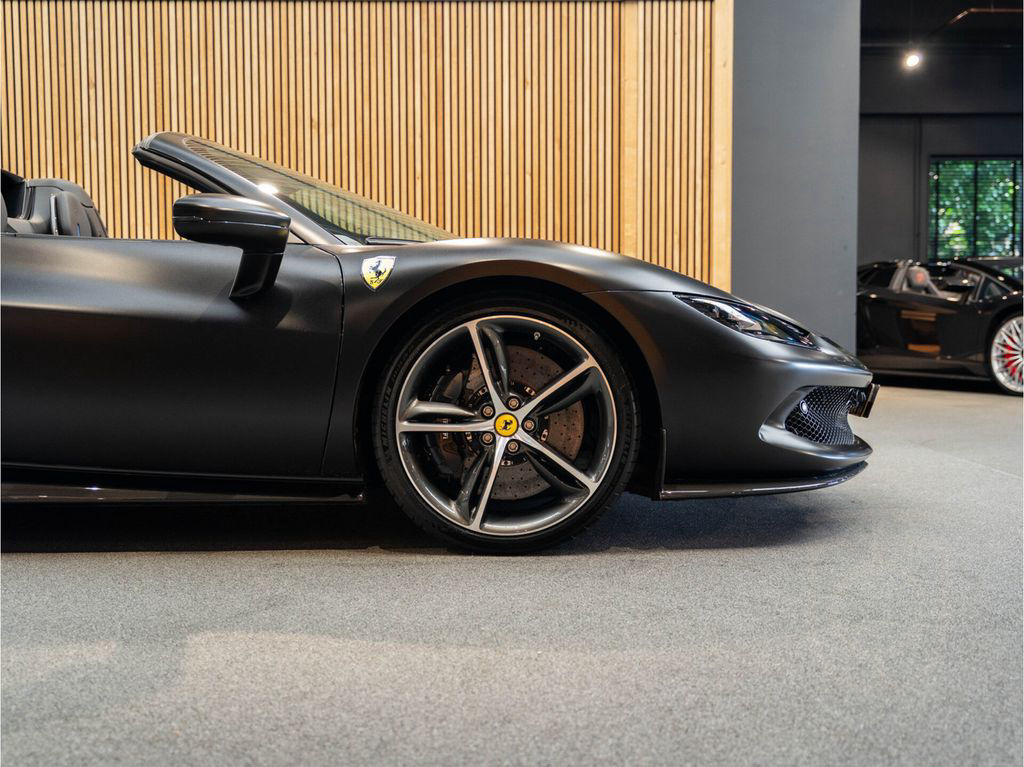 Ferrari 296 GTS Painted Stripes Full Carbon 296 3.0 V6 G