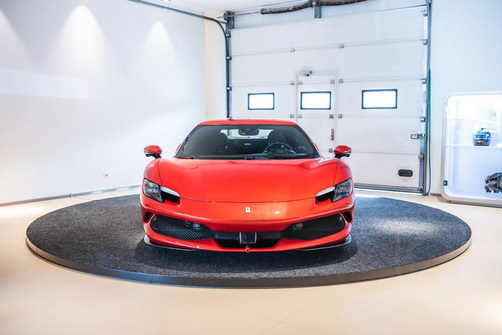 Ferrari 296 GTB *CARBON, FULL OPTIONS*