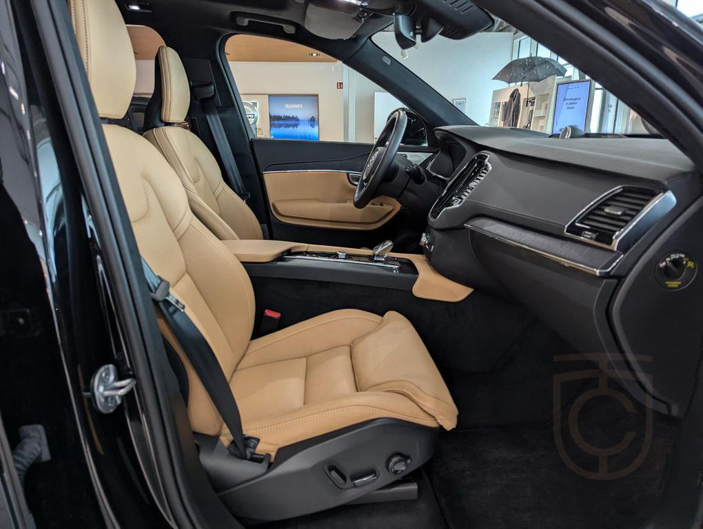 Volvo XC90 Ultra Dark Recharge Plug-In Hybrid AWD