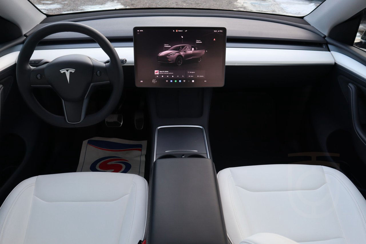 Tesla Model Y Long Range AWD