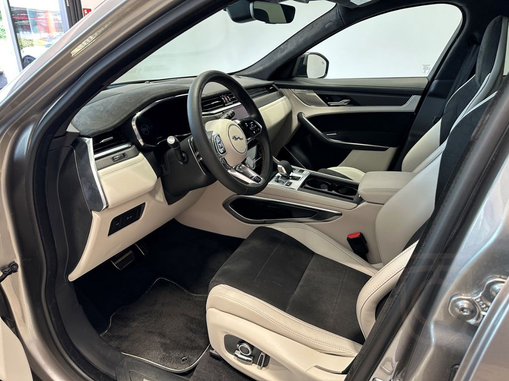 Jaguar F-Pace P550 SVR AHK 22''LM PANODACH HEAD-UP ACC