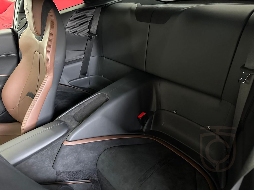 Ferrari Roma Lift + Carbon + Leder braun + LED