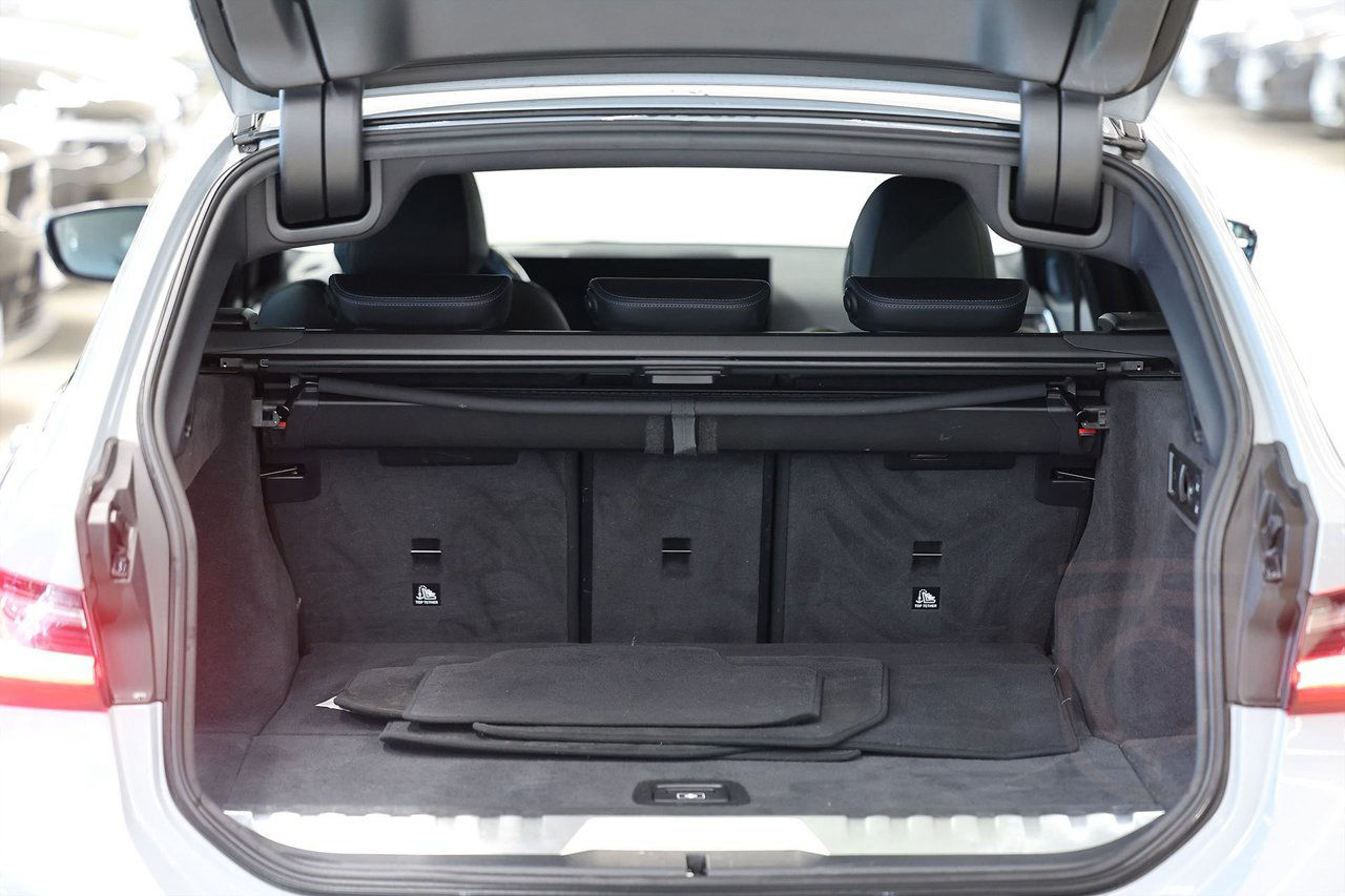 BMW 330e xDrive Touring M Sport Individual Shadow Line