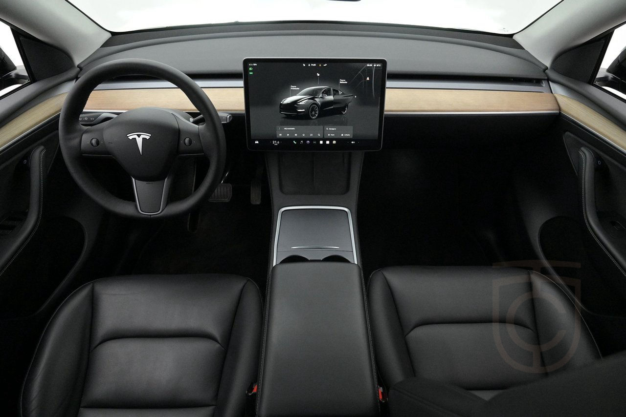 Tesla Model Y Long Range AWD Autopilot 20" Pano