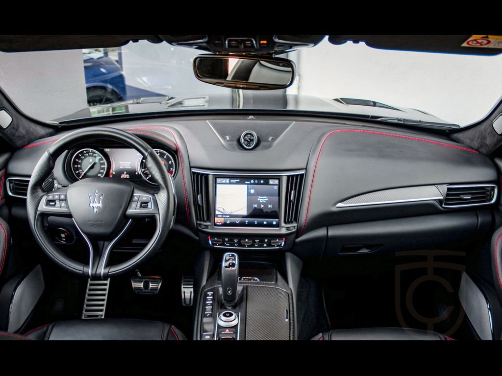 Maserati Levante V8 TROFEO°NERO ASSOLUTO°CARBON 2x°B&W