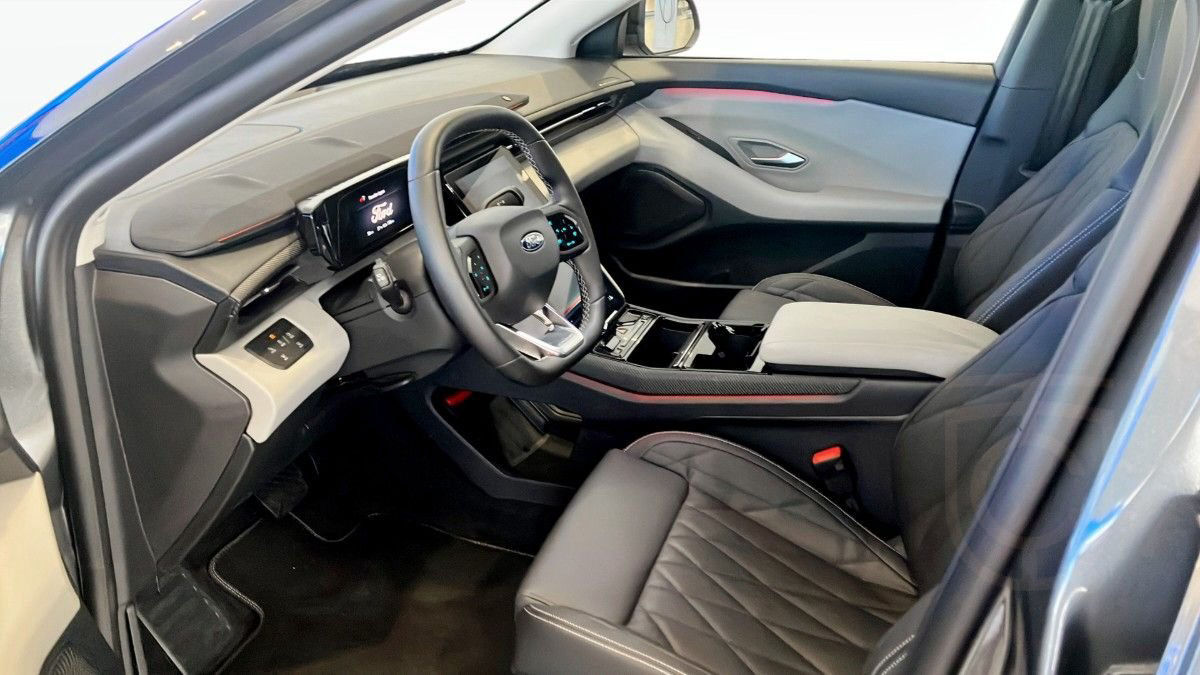 Ford Explorer PREMIUM LONG RANGE RWD