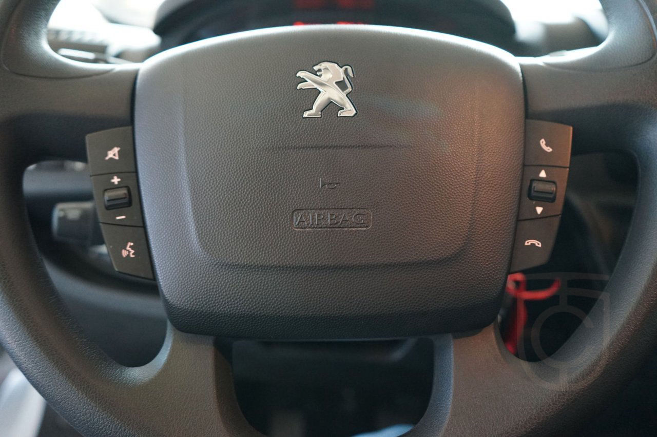 Peugeot Boxer Van 335 2.2 BlueHDi