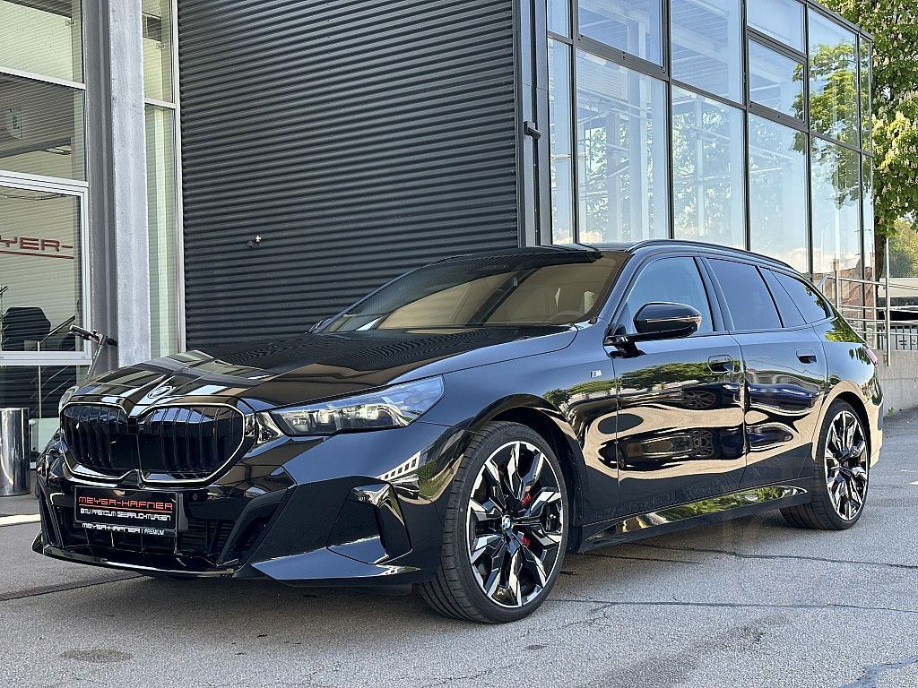 BMW 540d Touring xDrive M-Paket Aut. / AHK / Bowe...
