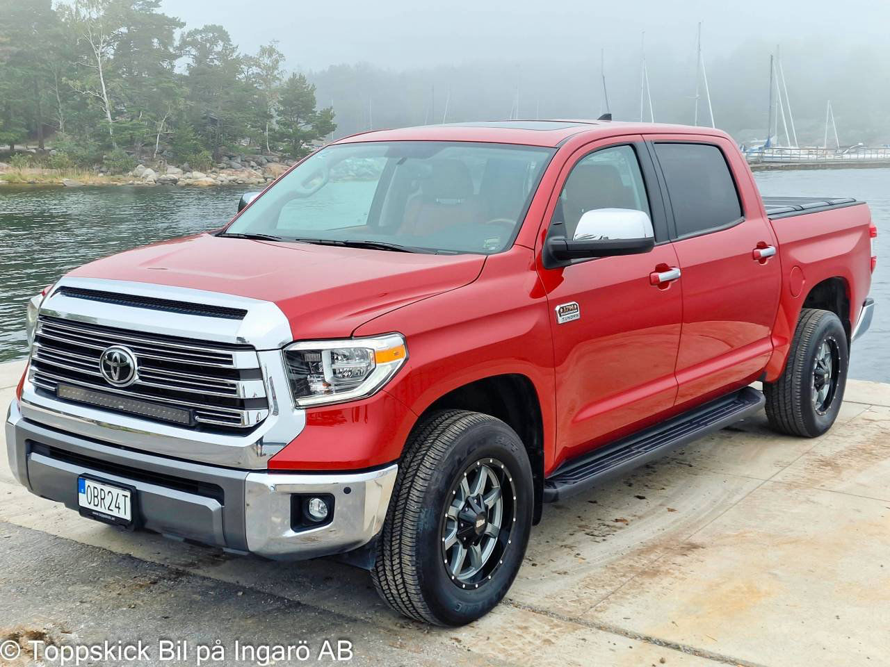 Toyota Tundra CrewMax 5.7 V8 4WD