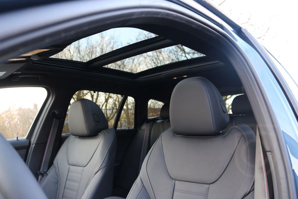 BMW 330i xDrive Touring M Sport Pro / AHK / H&K / LR