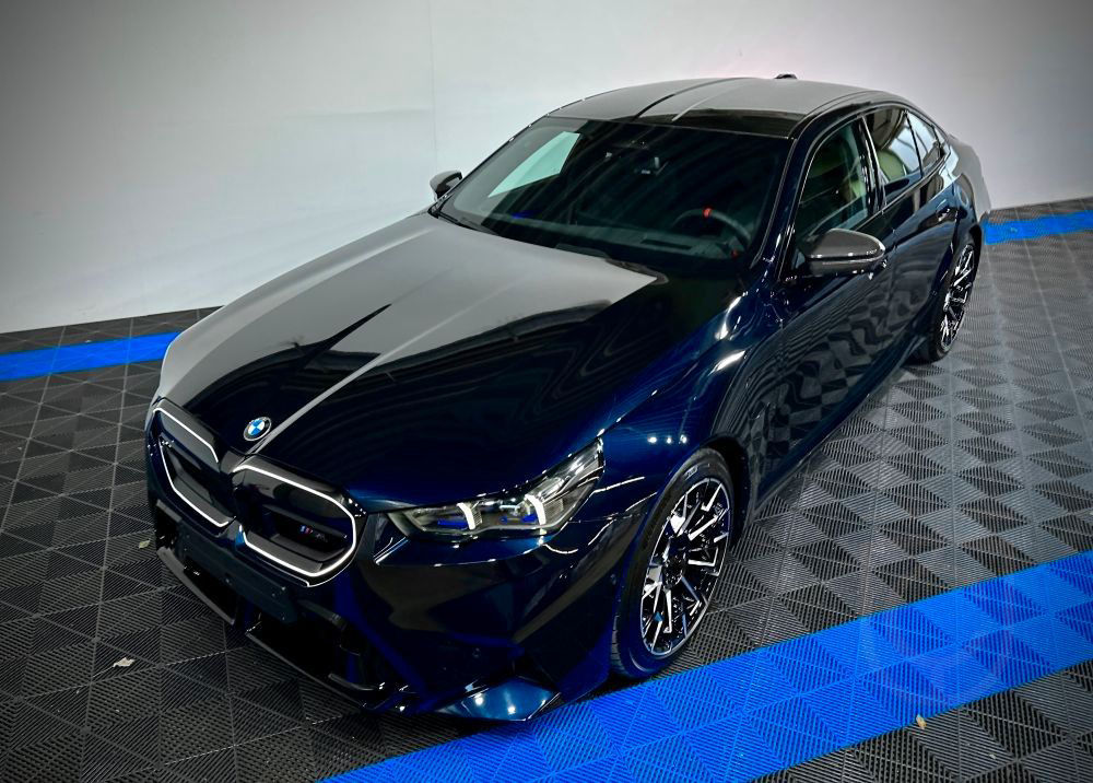 BMW M5 / Ultimate Paket/Keramik Brake/Carbon/stock