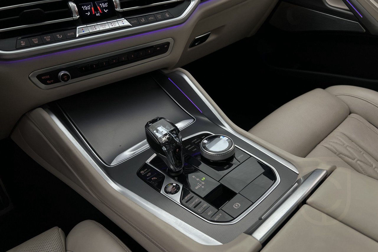 BMW X6 xDrive40i M Sport Pano B&W Sky Komfortstolar 360°