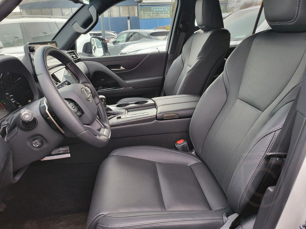 Lexus LX 500+3.3TwinTurboV6D+FULL+EUmod+EUreg+BERLIN