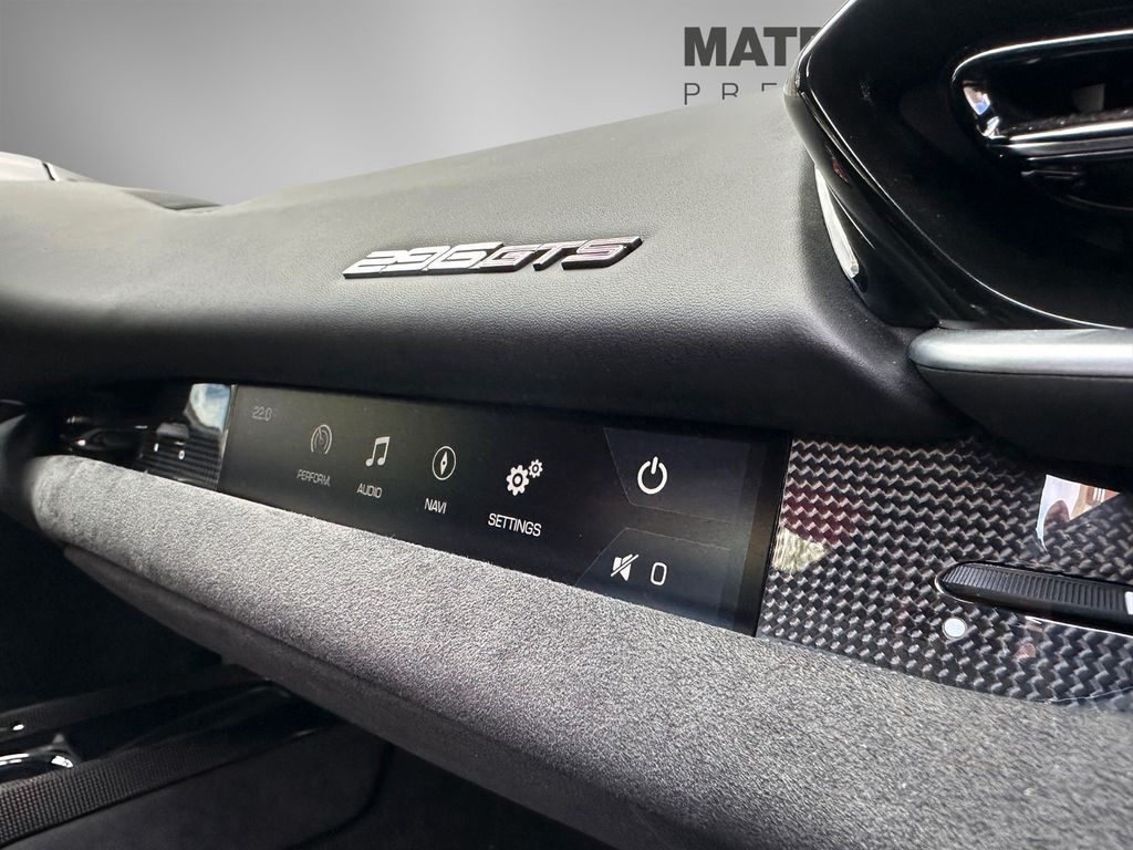 Ferrari 296 GTS Carbon Lift 20" XL Carbon Seats