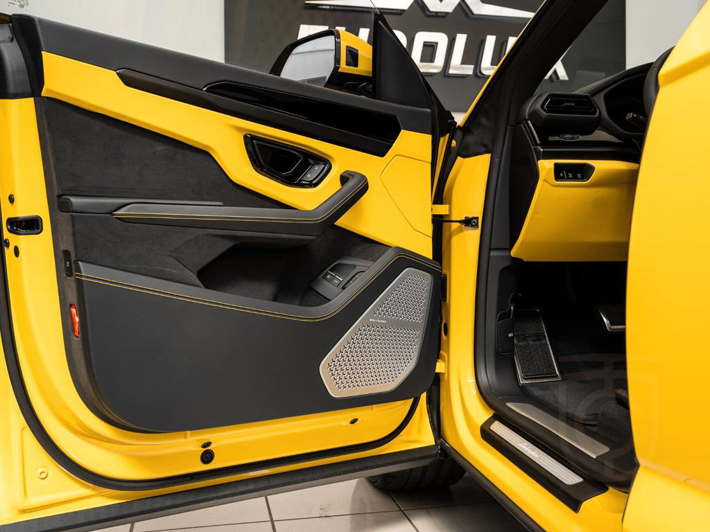 Lamborghini Urus SE Hybrid B&O/PANORAMA/23"/Massage