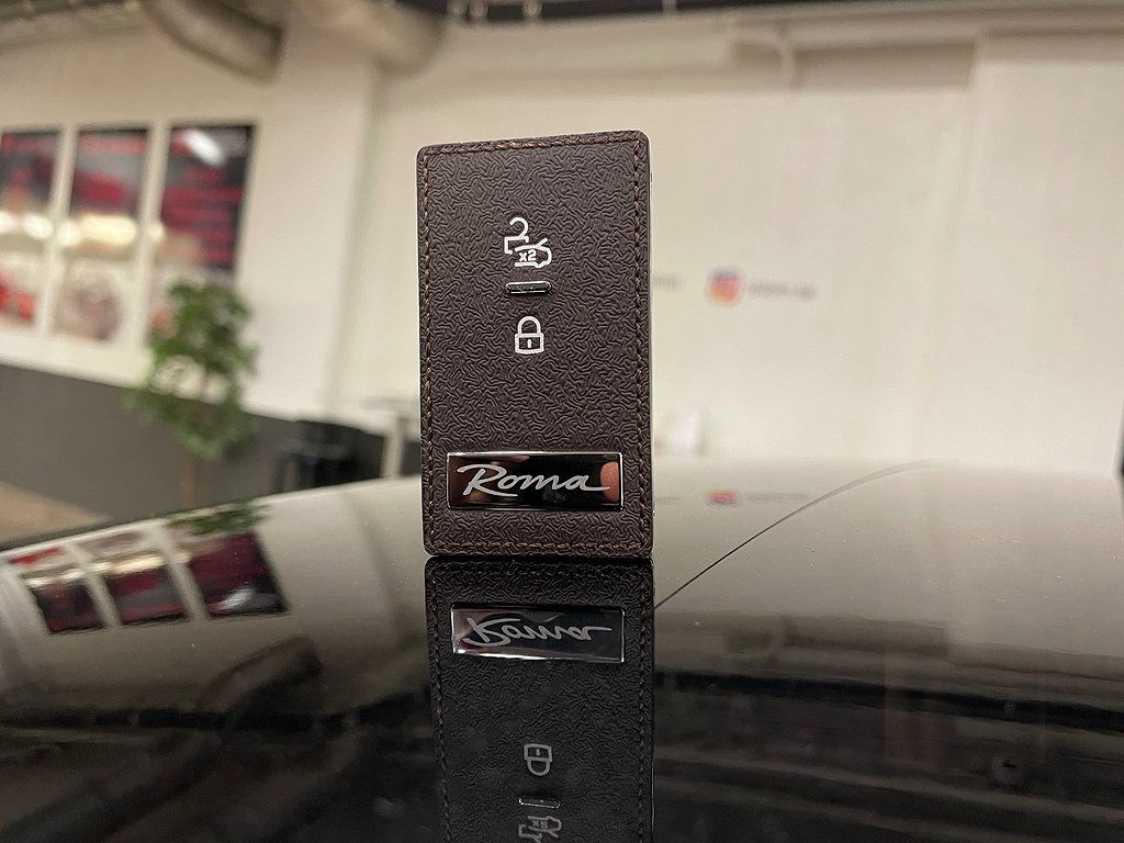 Ferrari Roma 3.9 V8 DCT 620hk 2021 Kolfiber Sv-såld MOMSBIL
