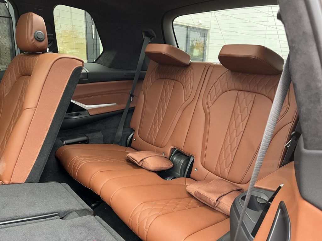 BMW X7 xDrive40i M-Sport AHK Iconic Glow 360°