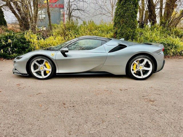 Ferrari SF90 Spider JBL Lift Kamera Garantie -1Hand