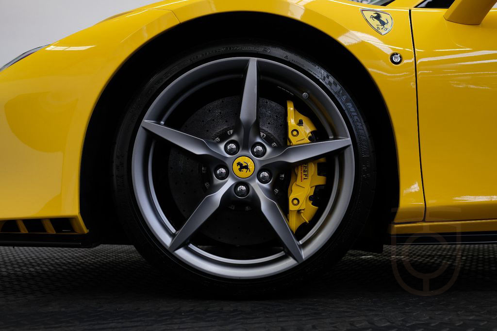 Ferrari F8 Spider/CARBON/LIFT/PASS.DISPL/RACINGSEATS/JBL