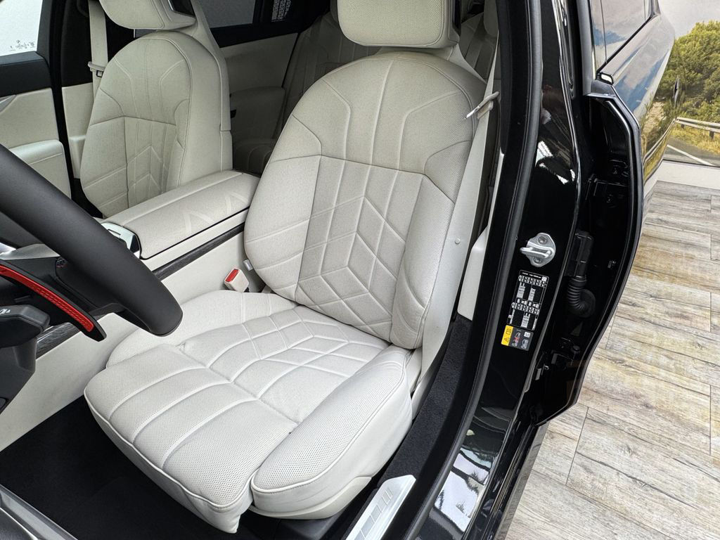 BMW M760 e xDrive Pro Executive Lounge Massage/Lüft.