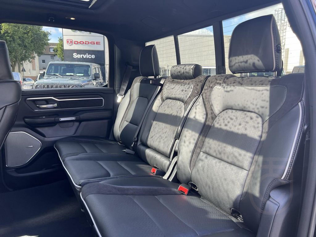 Dodge RAM Laramie Night Premium + 5 Jahre Garantie AHK