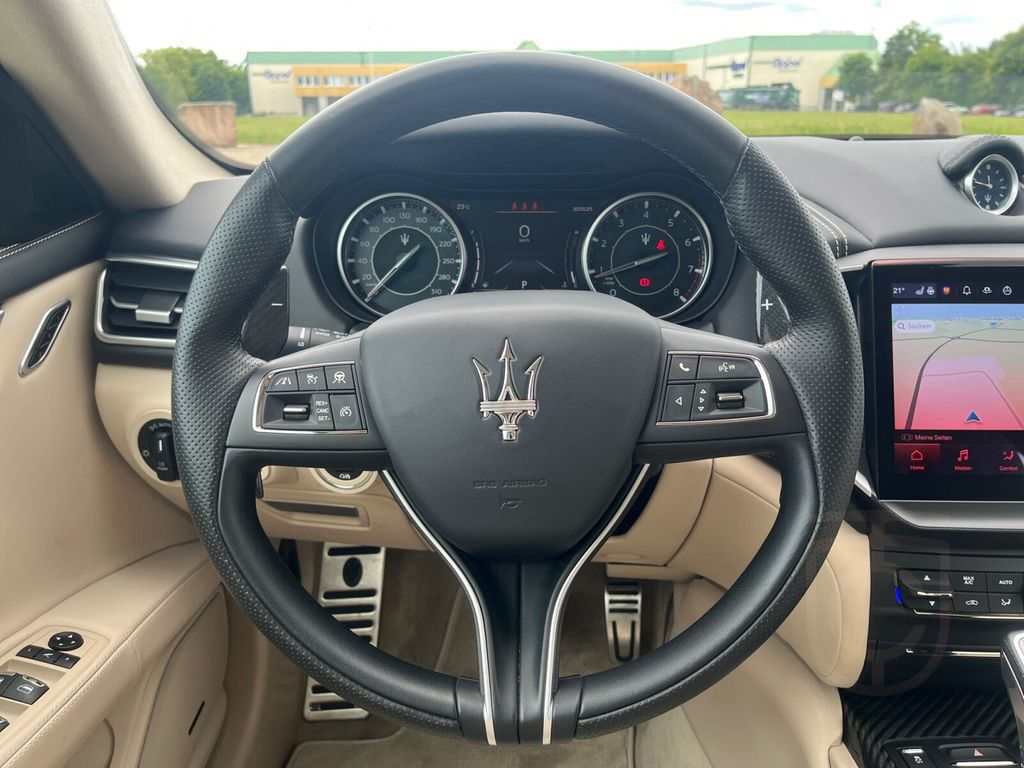 Maserati Ghibli Modena Q4 MY23 CARBON-PACK * FUORISERIE