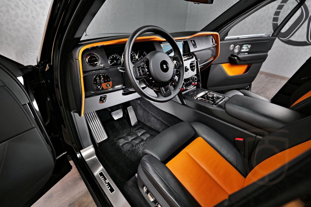 Rolls-Royce Cullinan Black Badge / PANO / MASSAGE / AUDIO