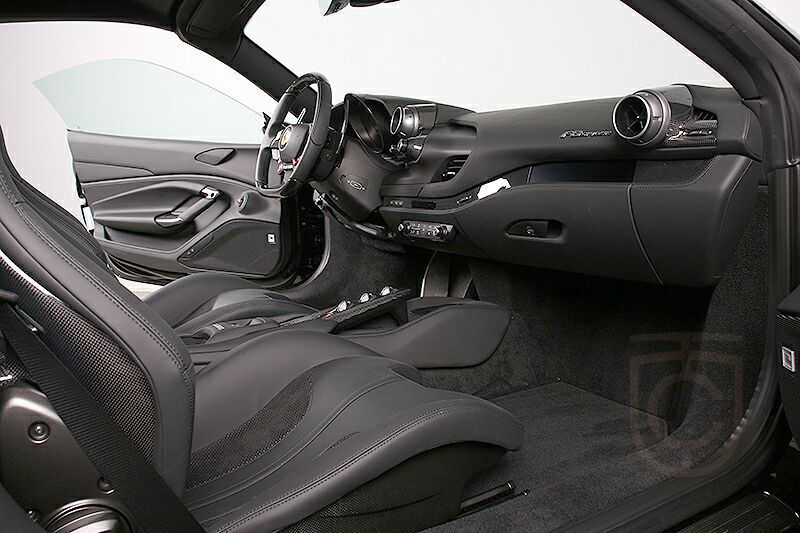 Ferrari F8 Spider Carbon Liftsystem BeifahrerDisplay