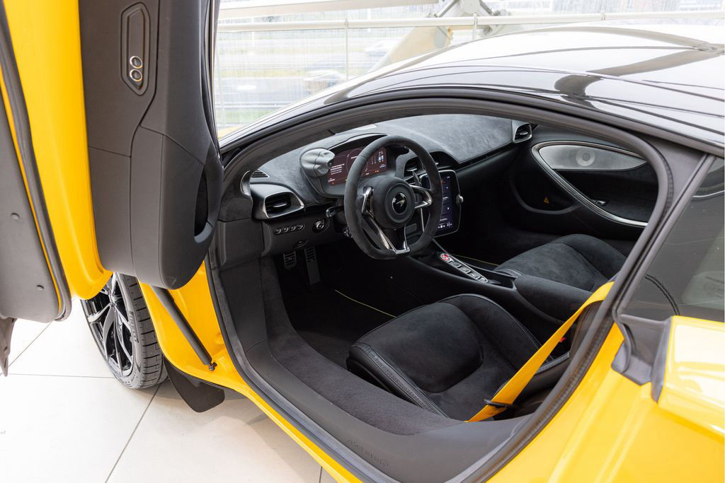 McLaren Artura 3.0 V6 Plug-in | 680pk | Volcano Yellow |