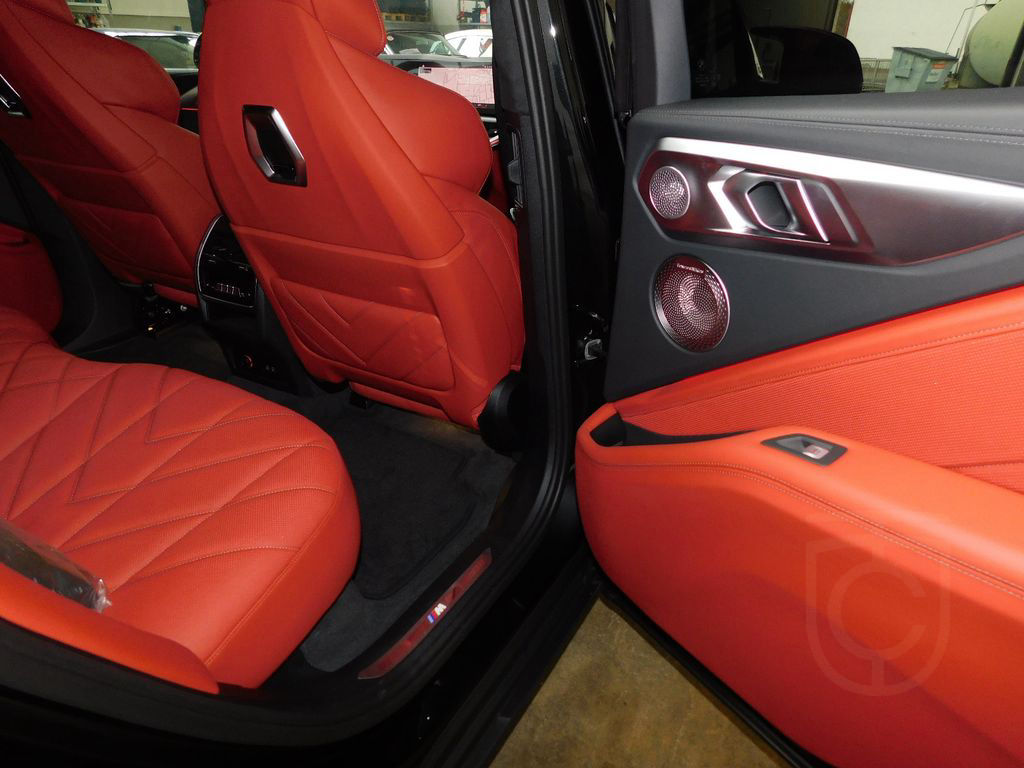 BMW XM (BMW Individual Merino/Soft-Close/Carbon)