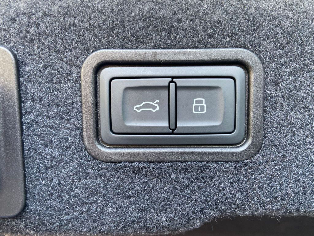 Audi A8 60 TFSIe qu. *Dig.-Matrix*Pano*HuD*Air*B&O*